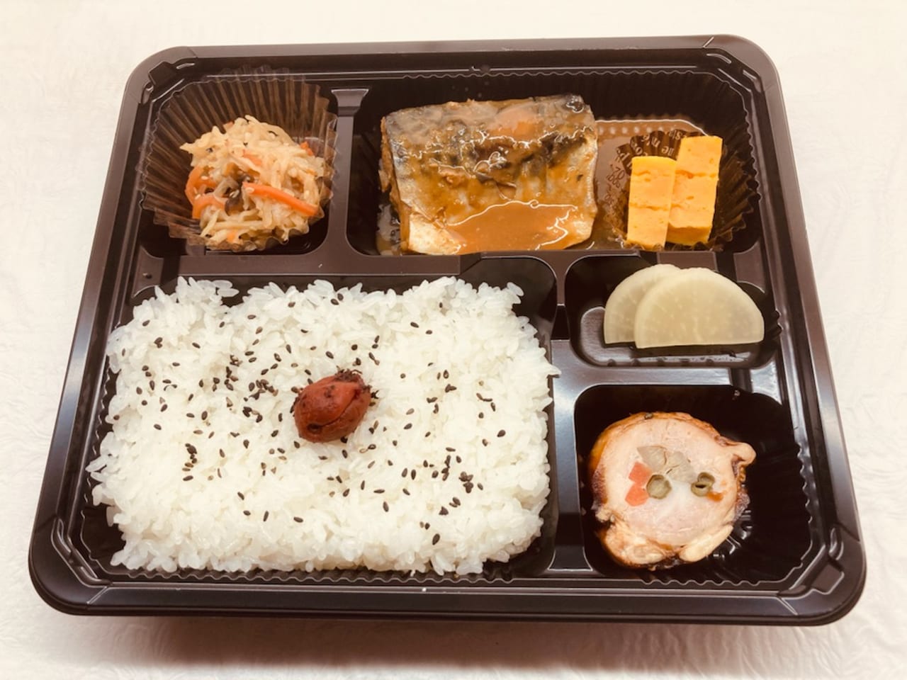④サバの味噌煮弁当